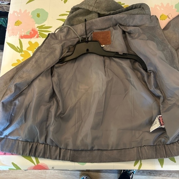 MISS LONDON FAUX LEATHER HOODIE
- WOMEN'S SIZE MEDIUM - Picture 11 of 11